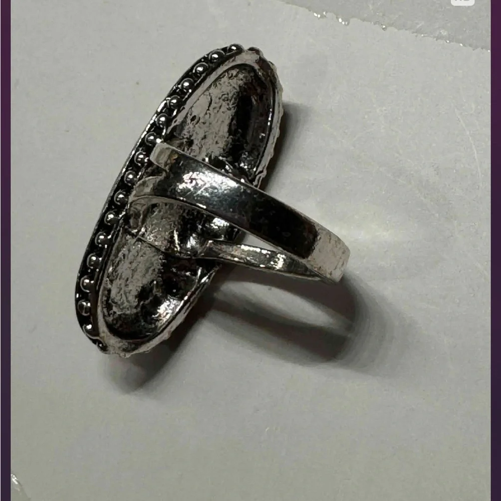 Silver Elegant Oval Stone Ring size 7.5